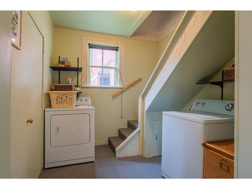 1685 Third Avenue, Rossland, BC - Indoor Photo Showing Laundry Room