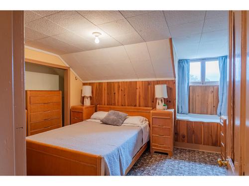 1685 Third Avenue, Rossland, BC - Indoor Photo Showing Bedroom