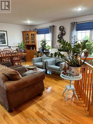 27 Belvedere Road, Quinte West, ON - Indoor Photo Showing Living Room