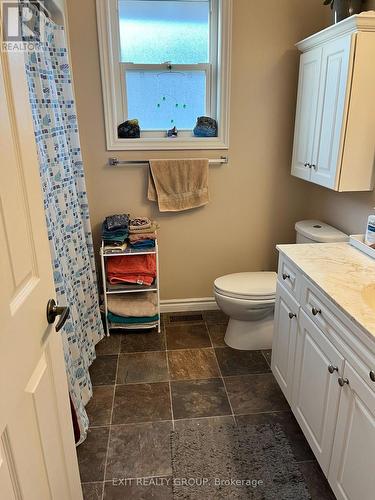27 Belvedere Road, Quinte West, ON - Indoor Photo Showing Bathroom
