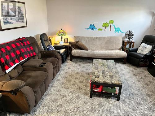 27 Belvedere Road, Quinte West, ON - Indoor Photo Showing Living Room
