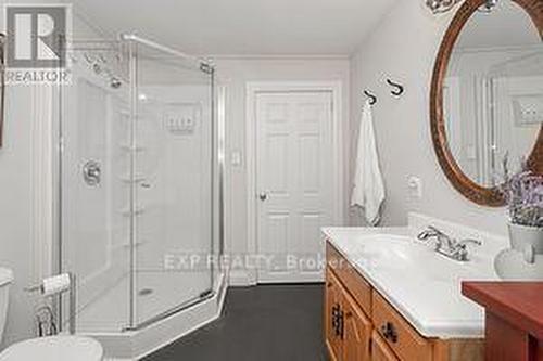 1741 Weslemkoon Lake Road, Limerick, ON - Indoor Photo Showing Bathroom