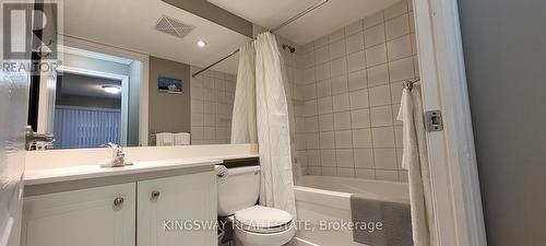 421 - 270 Wellington Street W, Toronto, ON - Indoor Photo Showing Bathroom