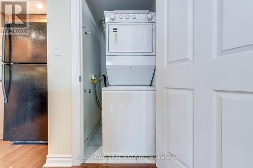 421 - 270 Wellington Street W, Toronto, ON - Indoor Photo Showing Laundry Room