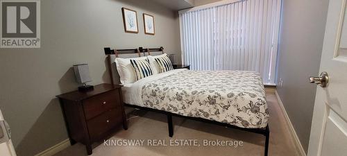 421 - 270 Wellington Street W, Toronto, ON - Indoor Photo Showing Bedroom