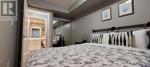 421 - 270 Wellington Street W, Toronto, ON - Indoor Photo Showing Bedroom
