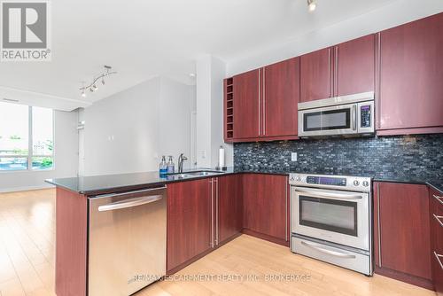 304 - 88 Broadway Avenue, Toronto, ON - Indoor Photo Showing Kitchen