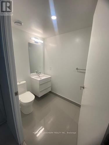 2605 - 39 Roehampton Avenue, Toronto, ON - Indoor Photo Showing Bathroom