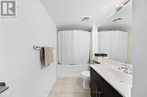 603 - 30 Herons Hill Way, Toronto, ON - Indoor Photo Showing Bathroom