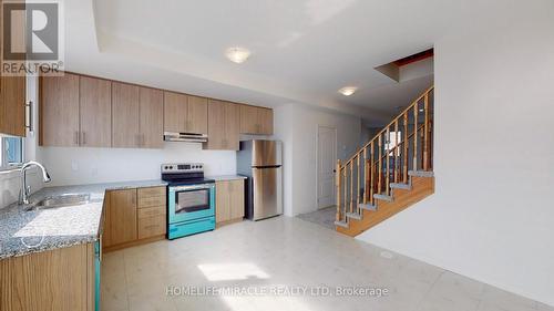 45 - 1411 Coral Springs Path, Oshawa, ON - Indoor Photo Showing Kitchen