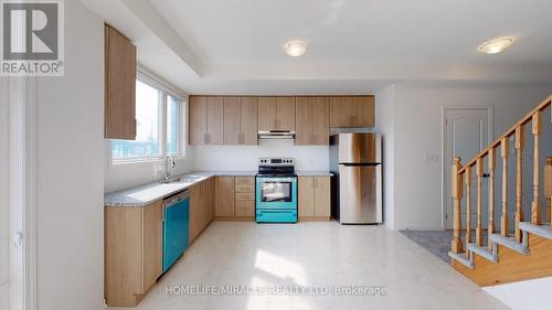 45 - 1411 Coral Springs Path, Oshawa, ON - Indoor Photo Showing Kitchen