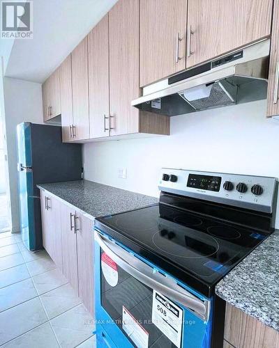 1444 Coral Springs Path, Oshawa, ON - Indoor Photo Showing Kitchen