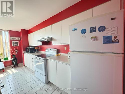 1704 - 430 Mclevin Avenue, Toronto, ON - Indoor Photo Showing Kitchen