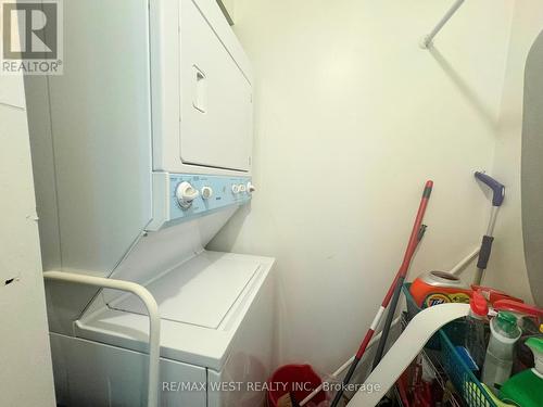 1704 - 430 Mclevin Avenue, Toronto, ON - Indoor Photo Showing Laundry Room