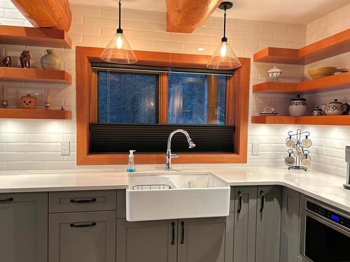 4704 Twin Bays Rd, Fletcher Creek, BC - Indoor Photo Showing Kitchen With Double Sink