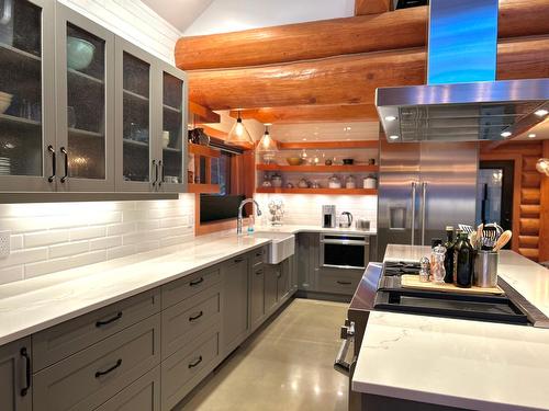 4704 Twin Bays Rd, Fletcher Creek, BC - Indoor Photo Showing Kitchen With Upgraded Kitchen