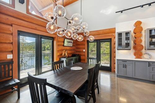 4704 Twin Bays Rd, Fletcher Creek, BC - Indoor Photo Showing Dining Room