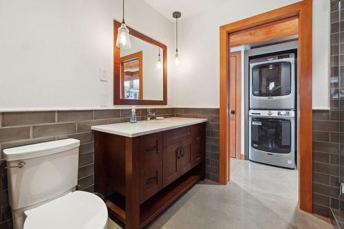 4704 Twin Bays Rd, Fletcher Creek, BC - Indoor Photo Showing Bathroom