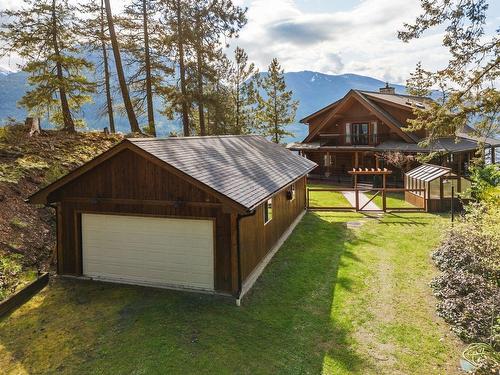 4704 Twin Bays Rd, Fletcher Creek, BC - Outdoor