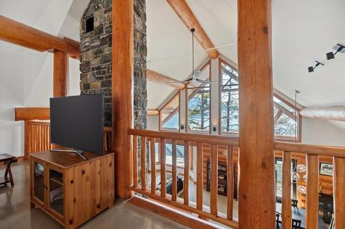 4704 Twin Bays Rd, Fletcher Creek, BC - Indoor Photo Showing Other Room