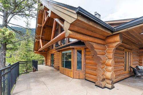 4704 Twin Bays Rd, Fletcher Creek, BC - Outdoor With Exterior