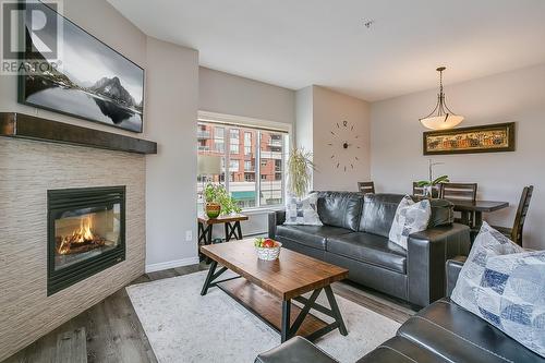 1125 Bernard Avenue Unit# 306, Kelowna, BC - Indoor Photo Showing Living Room With Fireplace