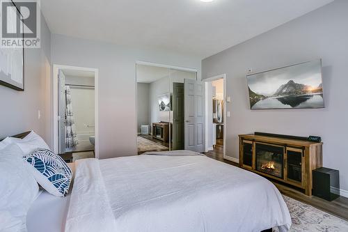 1125 Bernard Avenue Unit# 306, Kelowna, BC - Indoor Photo Showing Bedroom