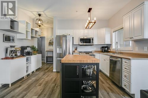 1125 Bernard Avenue Unit# 306, Kelowna, BC - Indoor Photo Showing Kitchen With Double Sink With Upgraded Kitchen