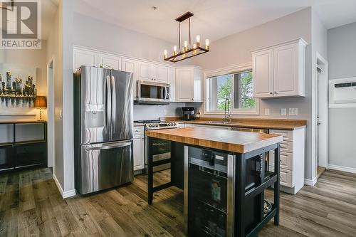 1125 Bernard Avenue Unit# 306, Kelowna, BC - Indoor Photo Showing Kitchen