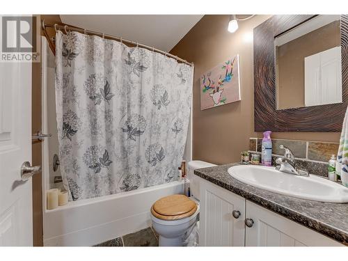 10375 Westshore Road, Vernon, BC - Indoor Photo Showing Bathroom