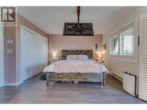 10375 Westshore Road, Vernon, BC - Indoor Photo Showing Bedroom