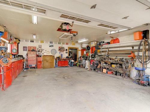 Garage - 2725 Rue Dufour, Sainte-Julienne, QC - Indoor Photo Showing Garage