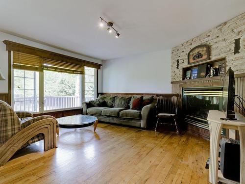 Living room - 2725 Rue Dufour, Sainte-Julienne, QC - Indoor Photo Showing Living Room With Fireplace