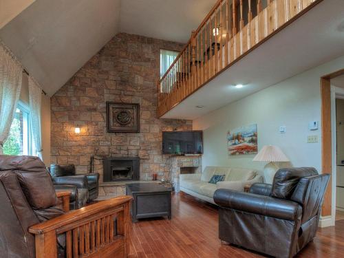 Salon - 67 Mtée Gorman, Bouchette, QC - Indoor Photo Showing Living Room With Fireplace