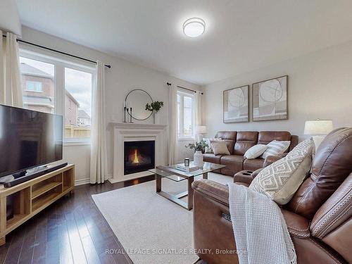 5 Baleberry Cres, East Gwillimbury, ON - Indoor Photo Showing Living Room With Fireplace