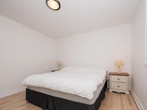 Master bedroom - 446 13E Rue, Laval (Laval-Des-Rapides), QC - Indoor Photo Showing Bedroom