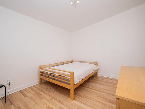 Bedroom - 446 13E Rue, Laval (Laval-Des-Rapides), QC - Indoor Photo Showing Bedroom