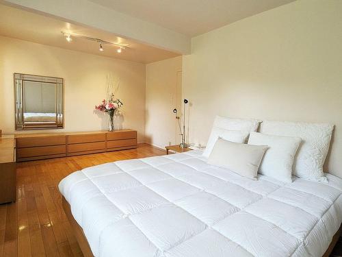 Master bedroom - 336 Av. Charron, Montréal (L'Île-Bizard/Sainte-Geneviève), QC - Indoor Photo Showing Bedroom