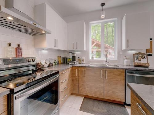 Cuisine - 287 51E Rue O., Venise-En-Québec, QC - Indoor Photo Showing Kitchen With Double Sink