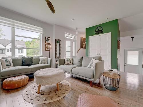 Salon - 287 51E Rue O., Venise-En-Québec, QC - Indoor Photo Showing Living Room