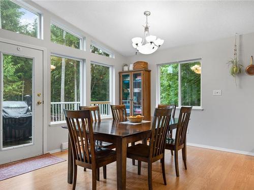 1920 Pierce Way, Qualicum Beach, BC - Indoor Photo Showing Bedroom