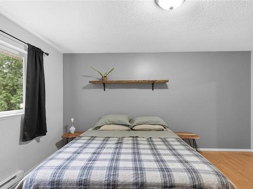 1920 Pierce Way, Qualicum Beach, BC - Indoor Photo Showing Bedroom