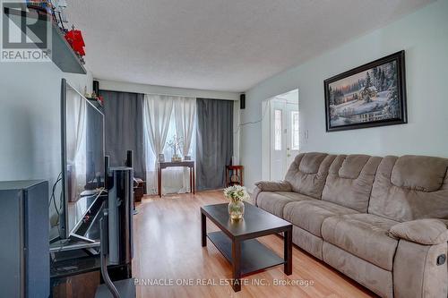 7655 Anaka Drive, Mississauga, ON - Indoor Photo Showing Living Room