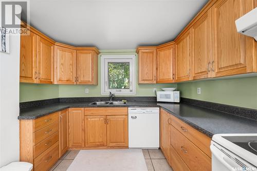 443 Athabasca Street W, Moose Jaw, SK - Indoor Photo Showing Kitchen With Double Sink