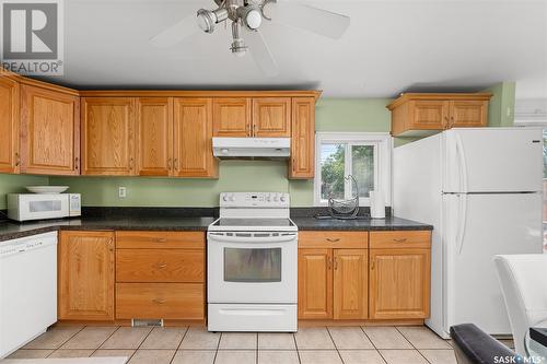 443 Athabasca Street W, Moose Jaw, SK - Indoor Photo Showing Kitchen
