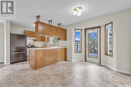 512 W 1St Street, Wilkie, SK - Indoor Photo Showing Kitchen