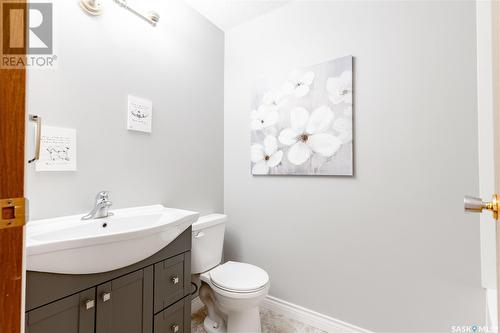 512 W 1St Street, Wilkie, SK - Indoor Photo Showing Bathroom