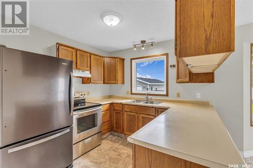 512 W 1St Street, Wilkie, SK - Indoor Photo Showing Kitchen With Double Sink