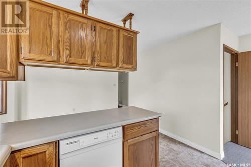 512 W 1St Street, Wilkie, SK - Indoor Photo Showing Kitchen