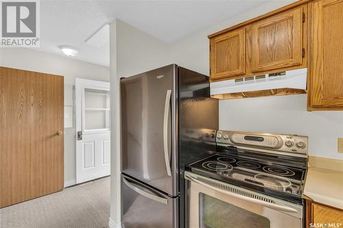 512 W 1St Street, Wilkie, SK - Indoor Photo Showing Kitchen